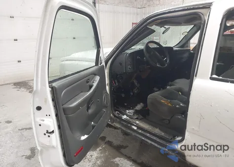 2005 Chevrolet Silverado 2500Hd из США, поврежденный, VIN 1GCHK23UX5F822591